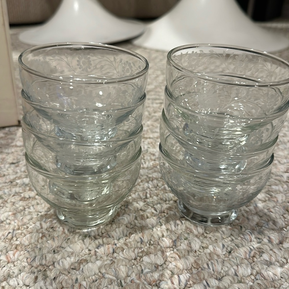 Set of 8 Antique/Etch daisy glass ware dessert  bowls  3.5" Dia x 2.5" H